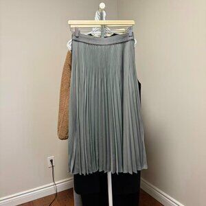 NWOT Club Monaco High-Waisted Grey Pleated Skirt, Size S